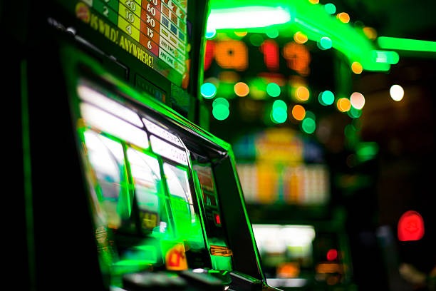 Meja Casino Hold'em di studio live dealer chalenge dengan dealer profesional